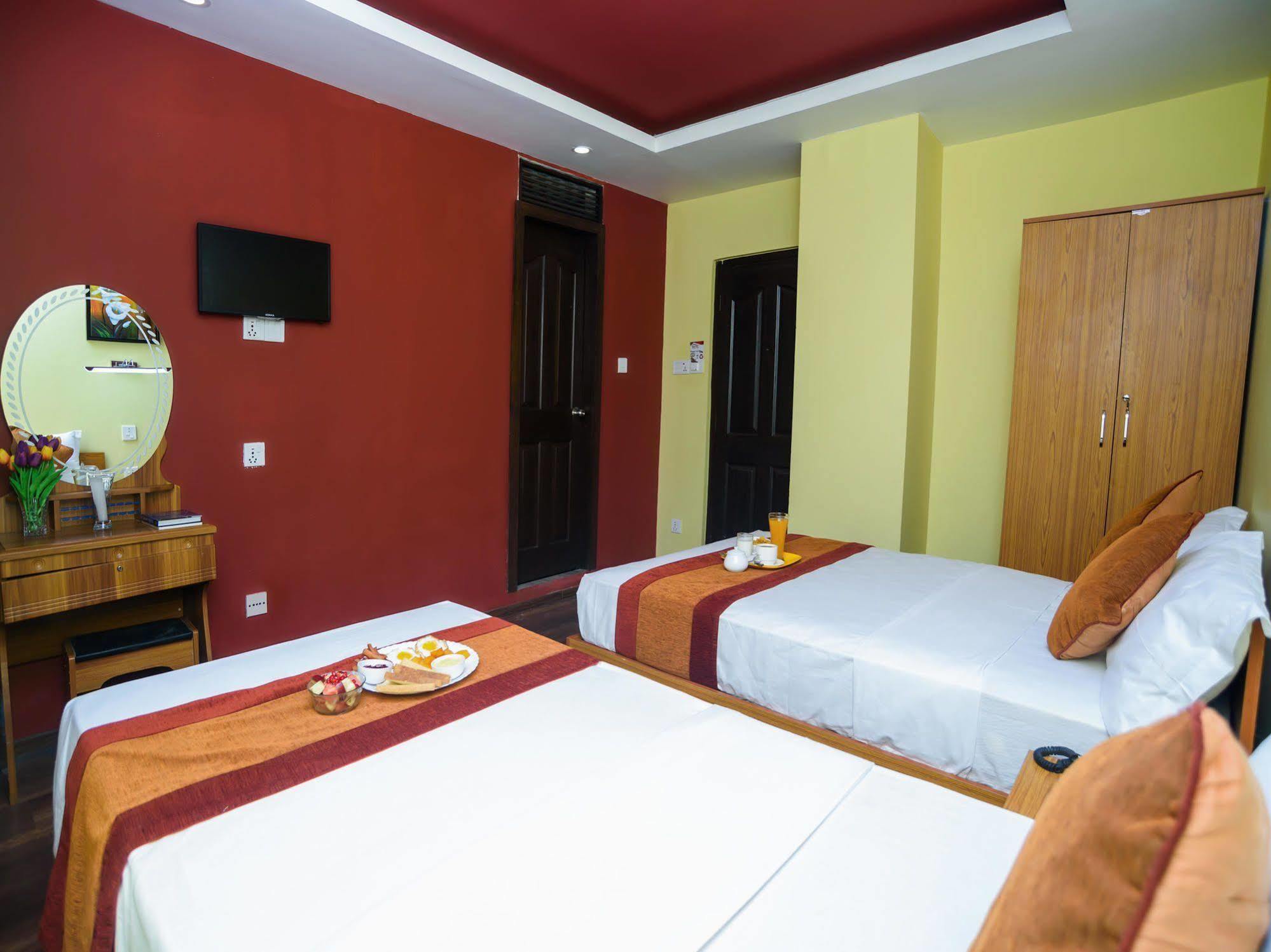 Oyo 105 Hotel Travel Inn Kathmandu Exterior photo